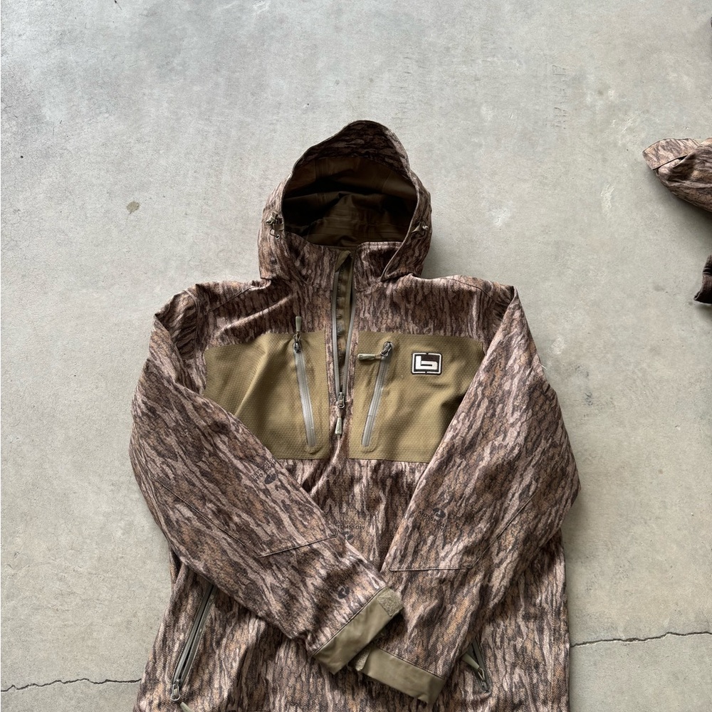 Banded waterproof jacket